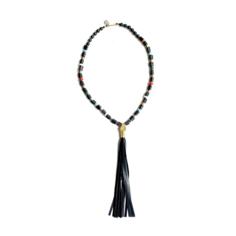 colar black fringe
