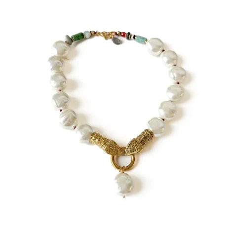 colar scarlet bite pearls